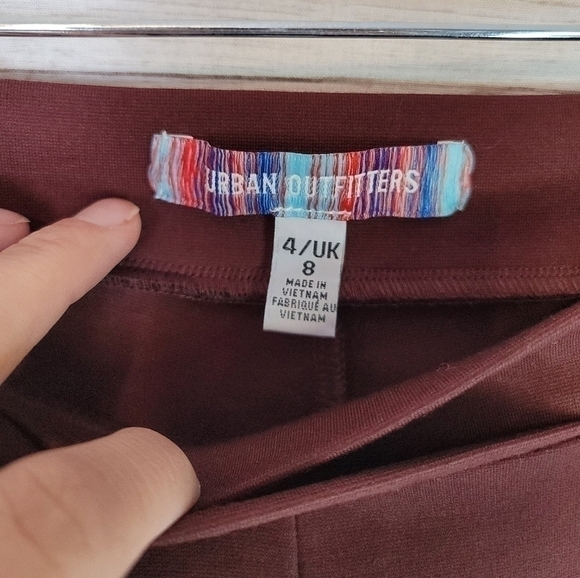 URBAN OUTFITTERS MAROON WIDE LEG FLARE LOW RISE PULL ON LEGGINGS, SZ 4 - Picture 3 of 12